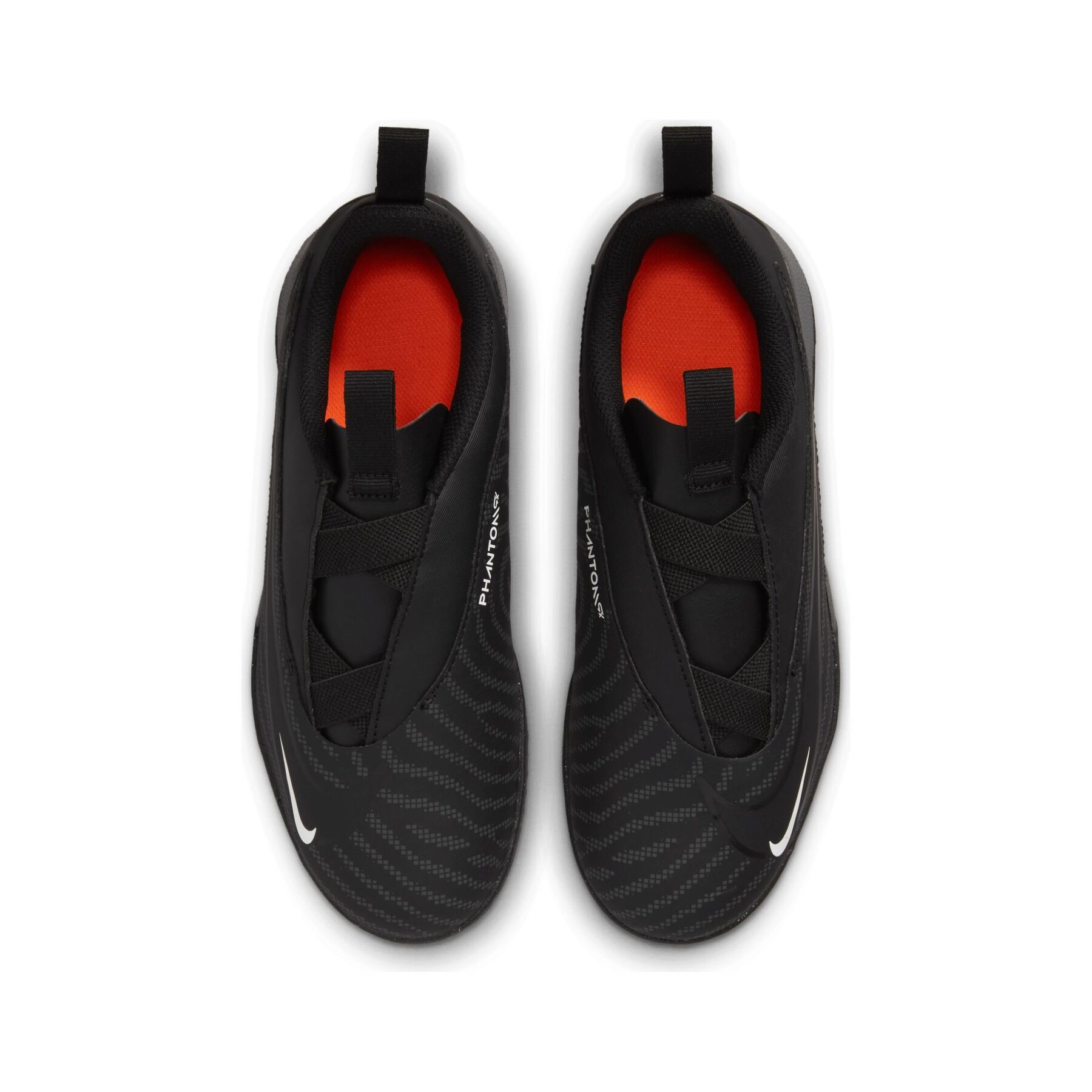 Dziecięce buty piłkarskie Nike Phantom GX Academy IC - Black Pack