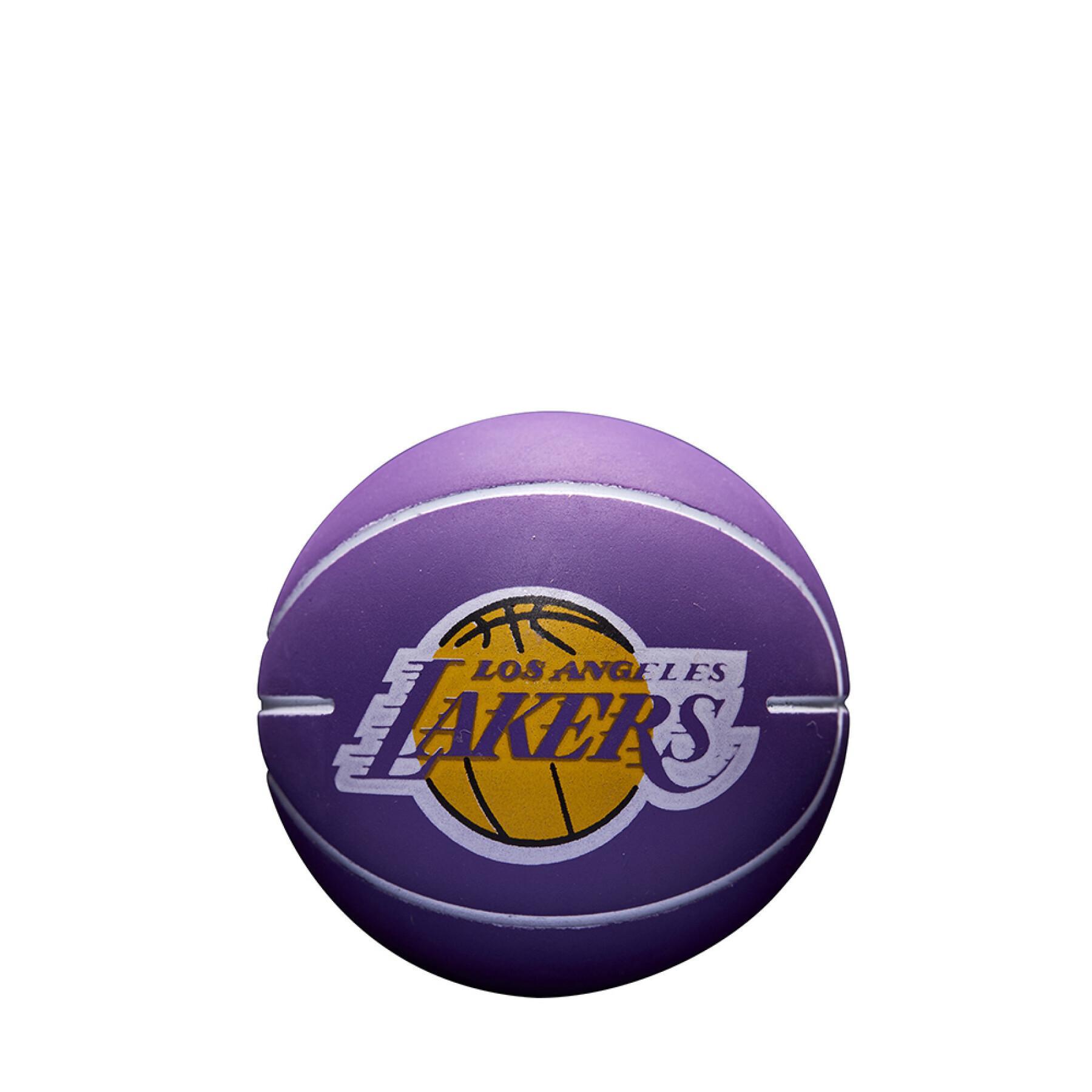 Odbijanie piłki nba drybling Los Angeles Lakers